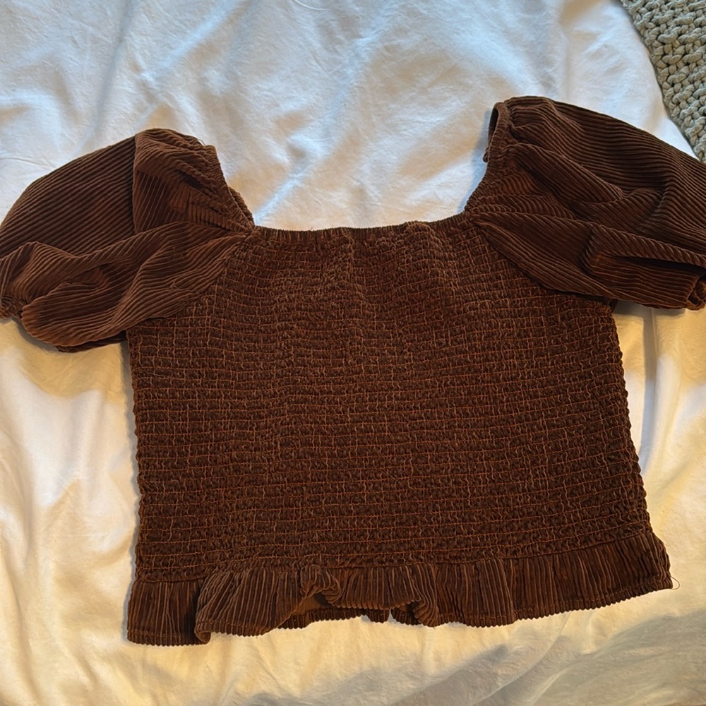 American Eagle brown top. Size XS with tags, never worn.